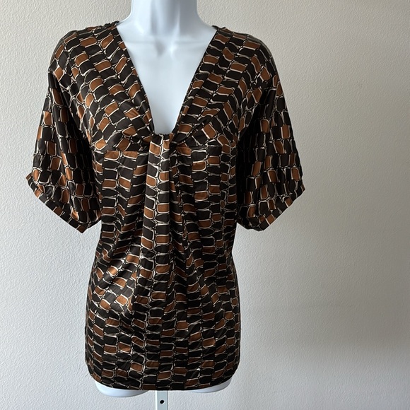 New York & Company Top XL Y2K Twist Front Satin V-Neck Retro Mod Art Deco Glam - Picture 2 of 12